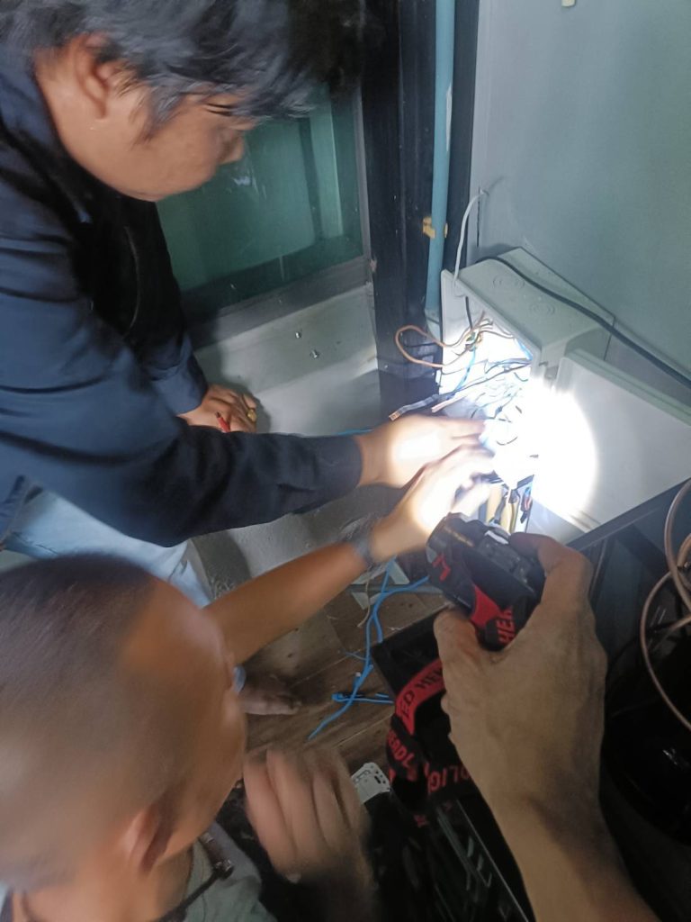 ช่างทำการซ่อม
