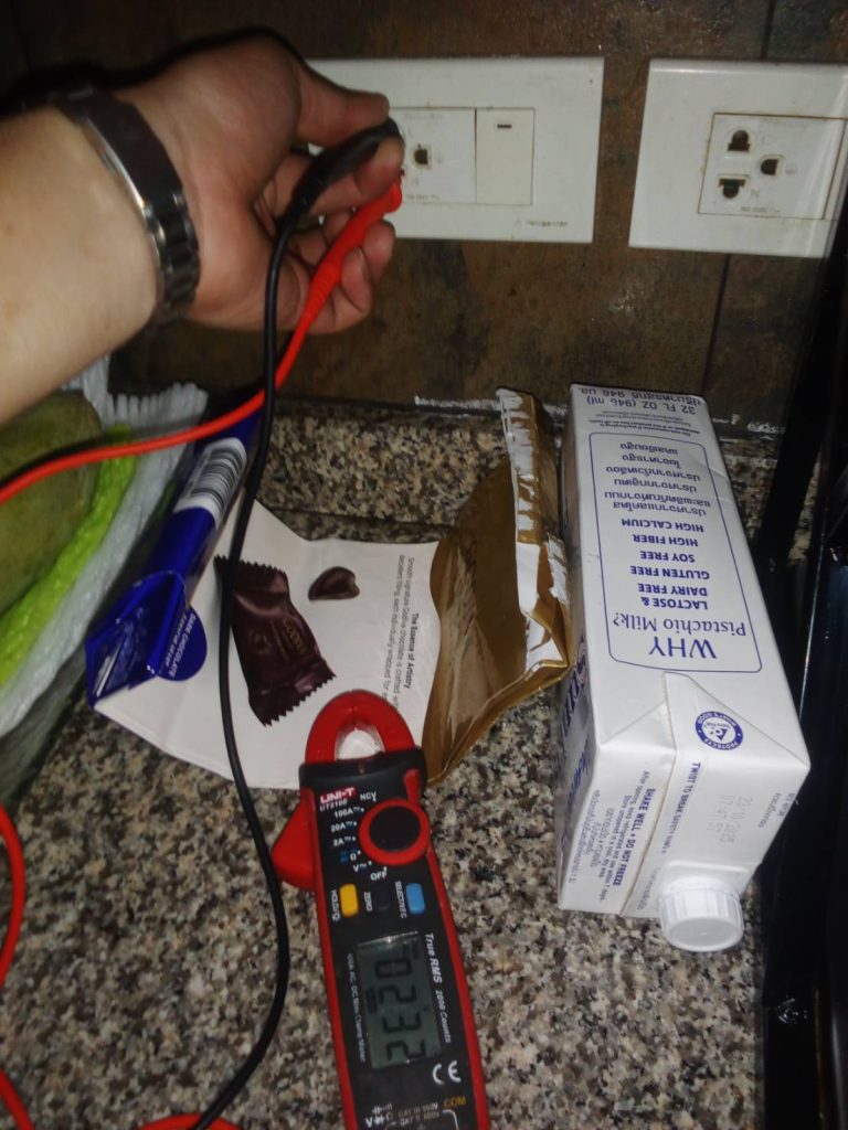 ตรวจเช็กปลั๊กไฟ