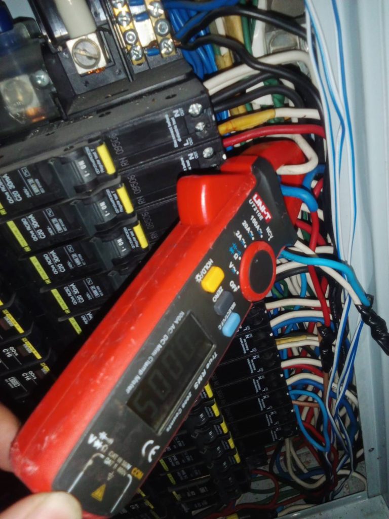 วัดไฟตู้โหลด