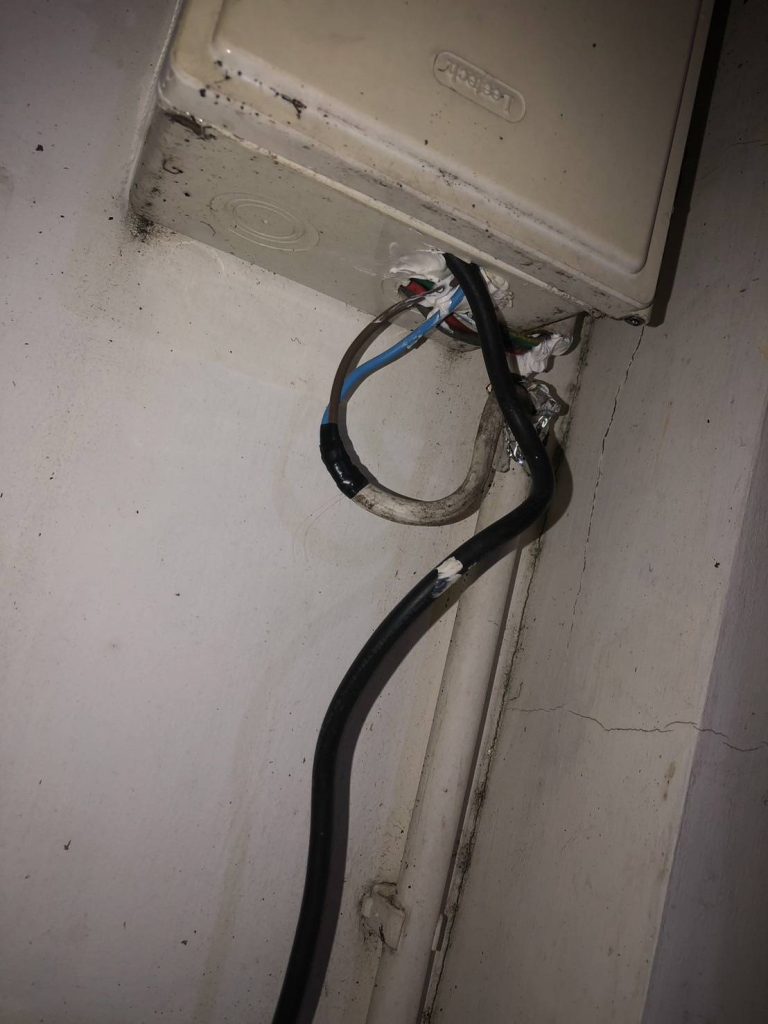 สายไฟเข้าตู้ไฟ