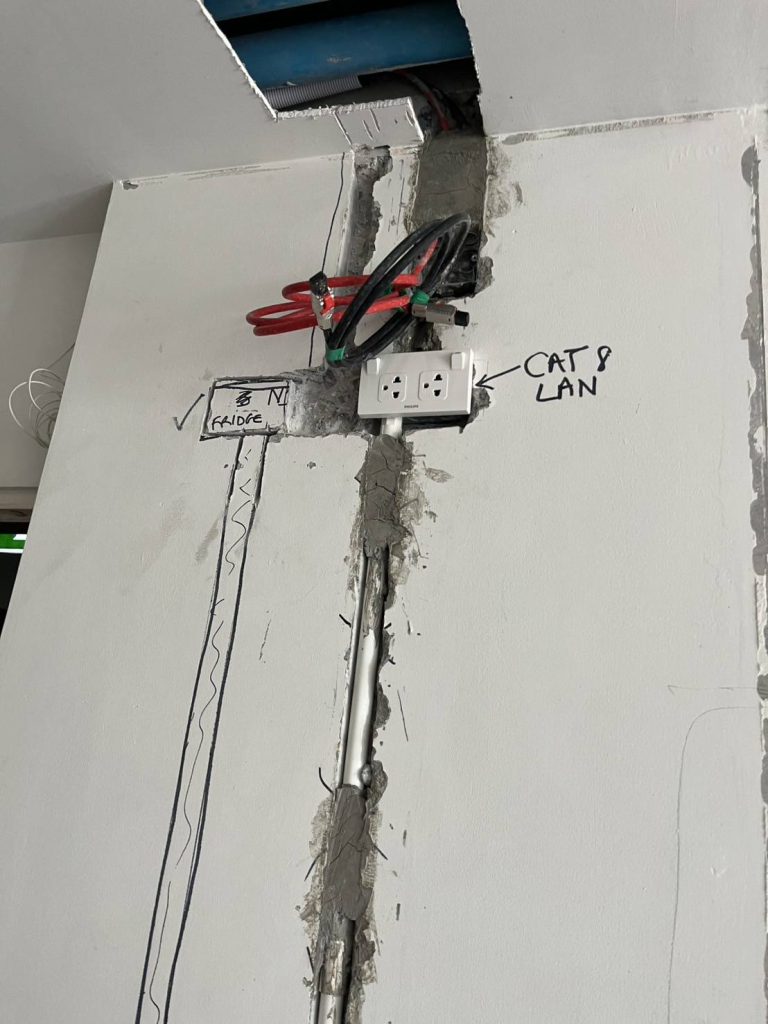 งานฝังสายในผนัง