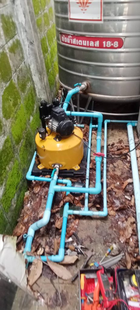 ช่างไฟฟ้าเข้าตรวเช็กปั๊มน้ำ