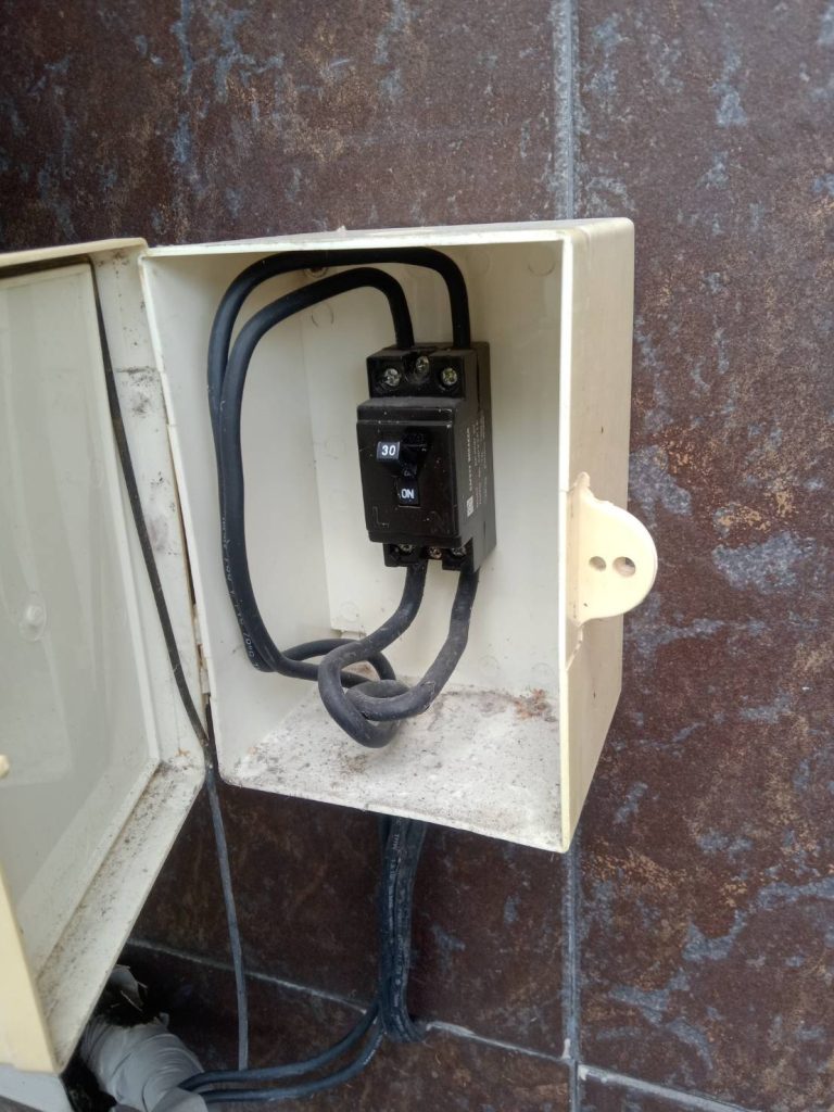 เบรกเกอร์