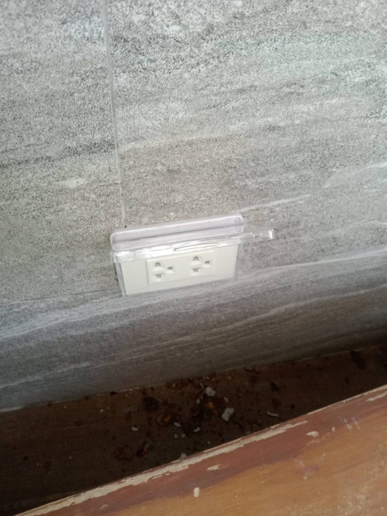 งานติดตั้งปลั๊กไฟ