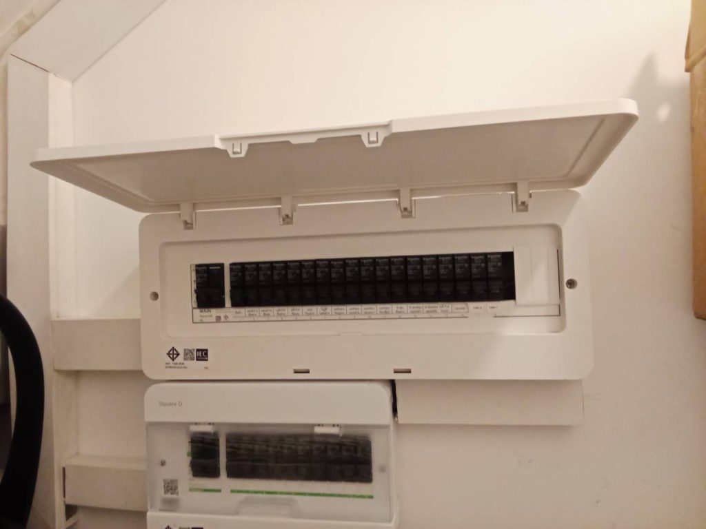 ตู้คอนซูมเมอร์