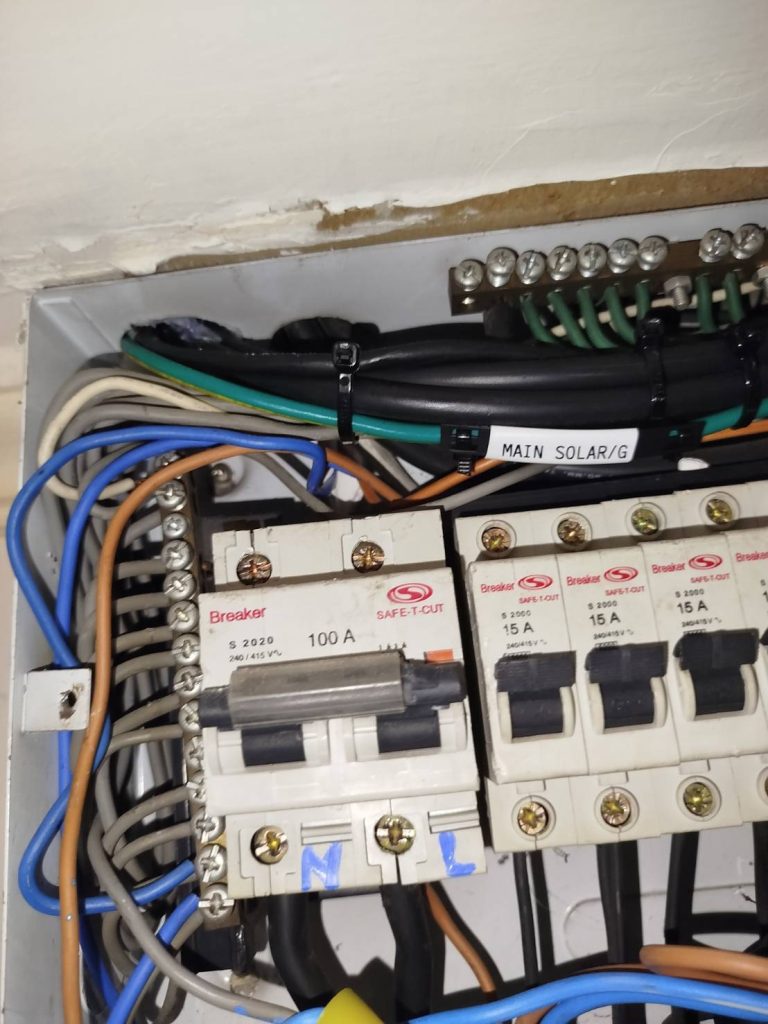 เมนเบรกเกอร์