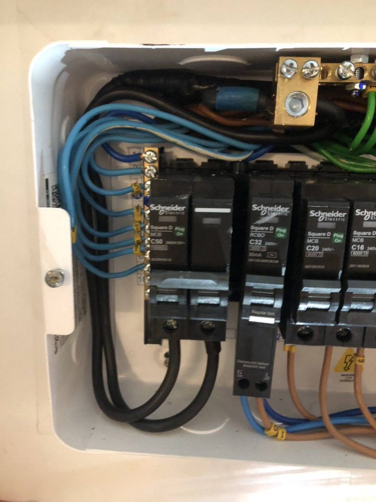 ตู้คอนซูมเมอร์