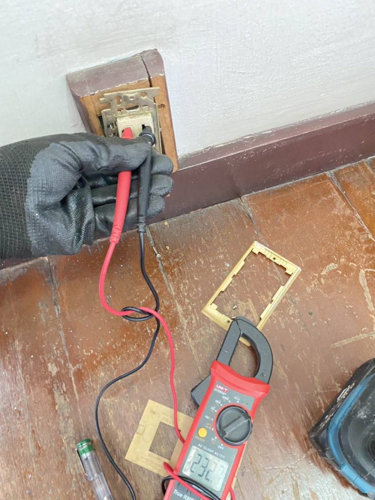 เช็กปลั๊กไฟ