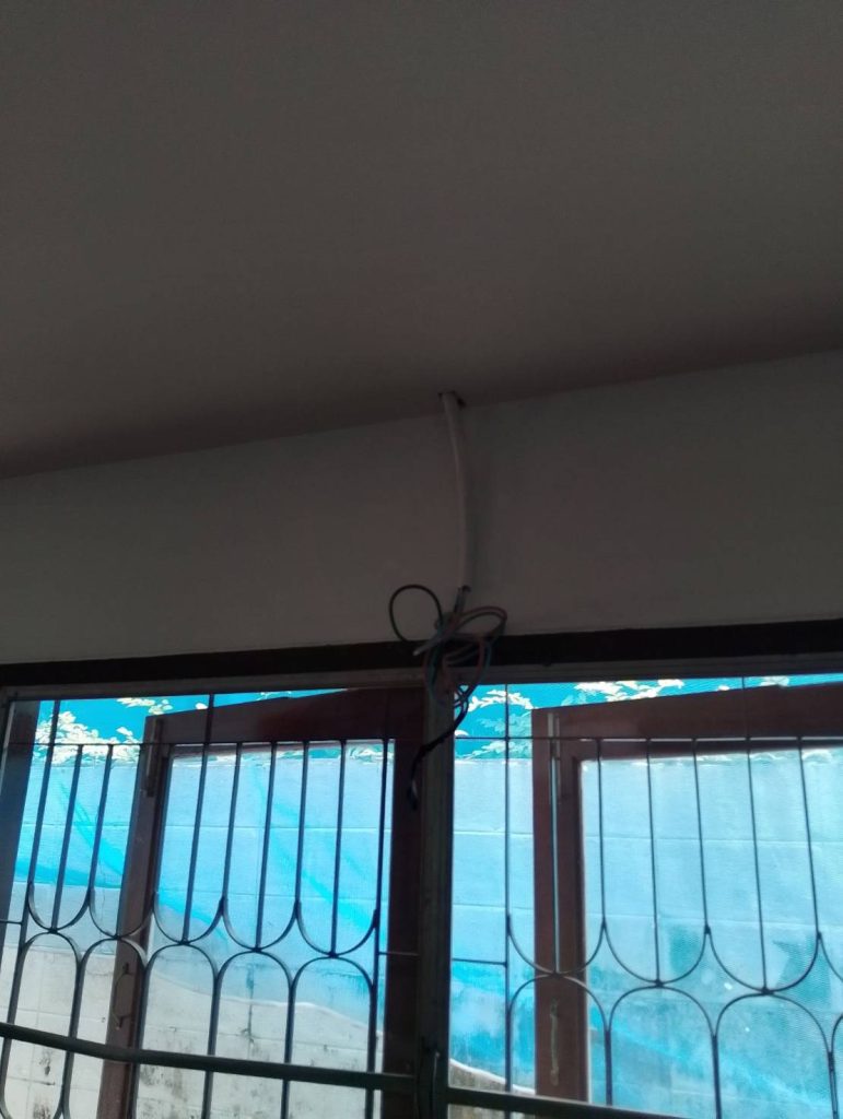 แนวสายไฟรอติดตั้ง