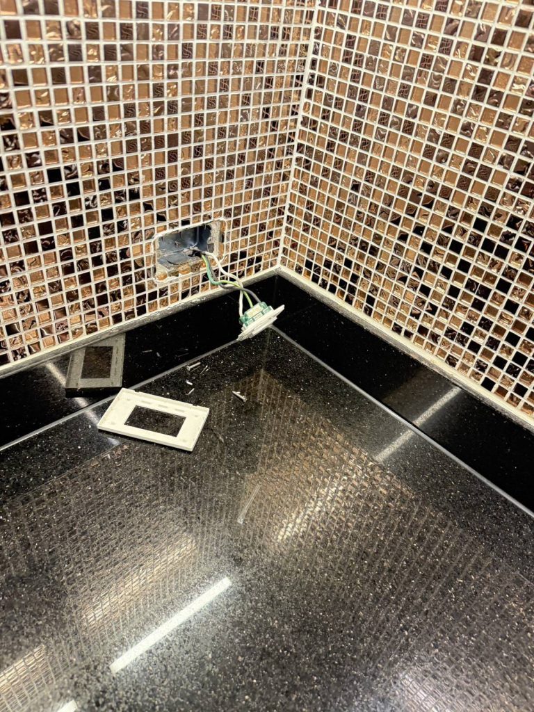 ติดตั้งปลั๊กไฟ