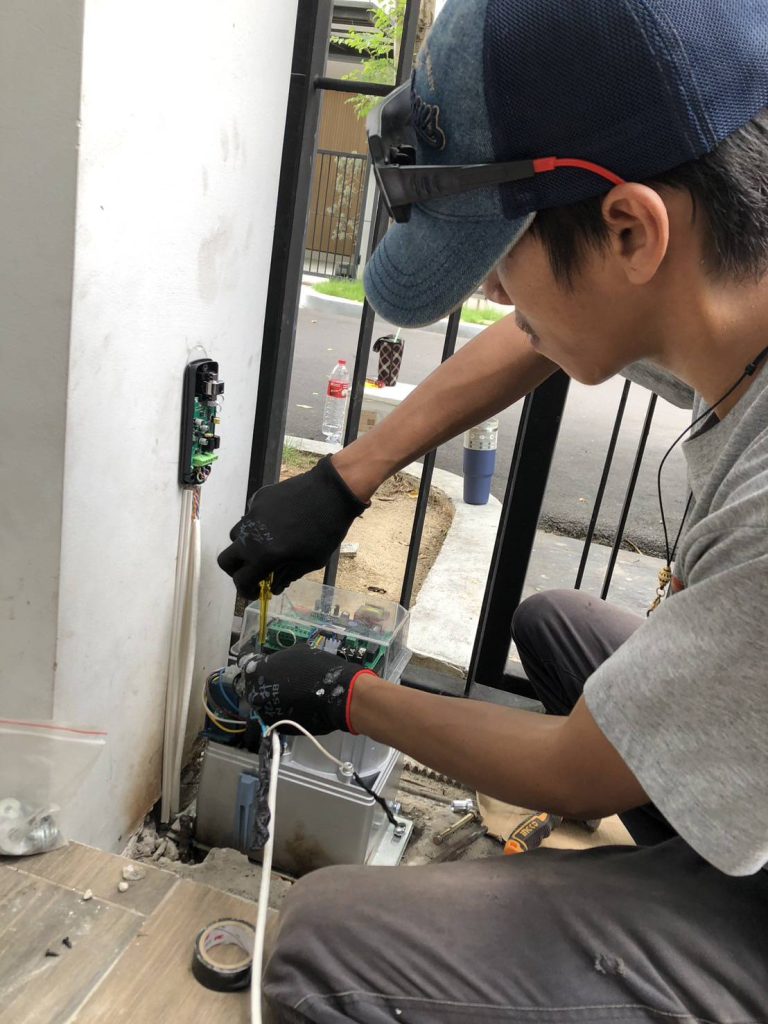 ติดตั้งมอเตอร์ประตูรีโมท