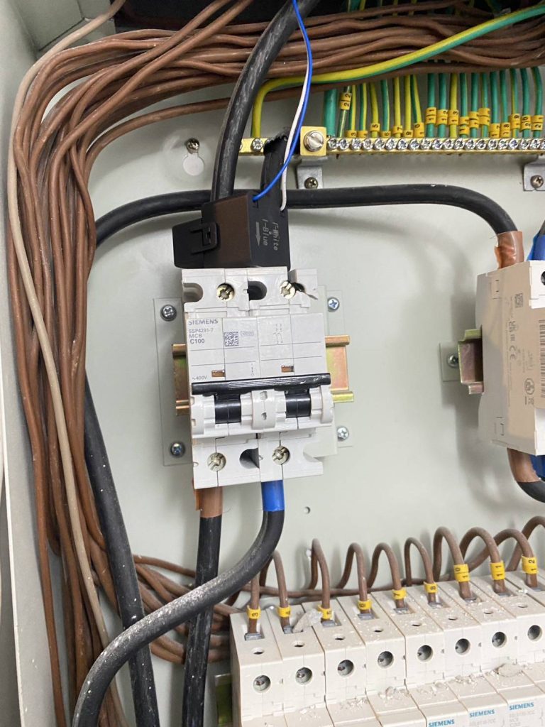 เมนเบรกเกอร์