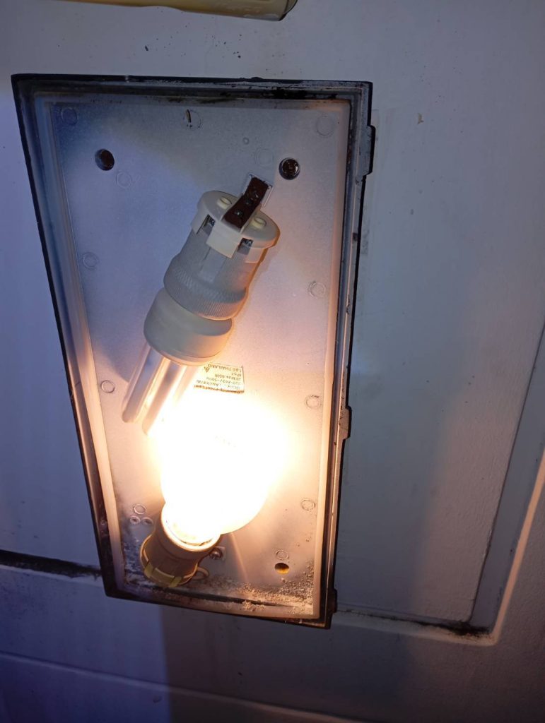 โคมไฟติดผนัง