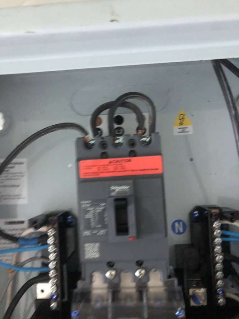 เมนเบรกเกอร์