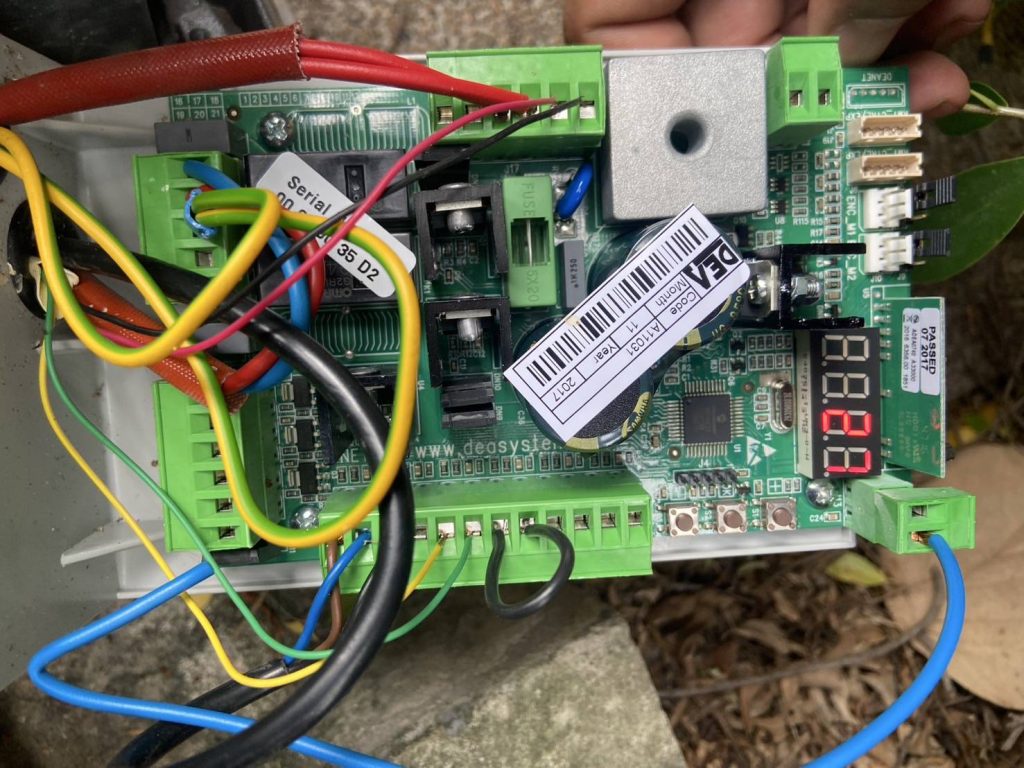 แผงวงจรของมอเตอร์ประตูรีโมท