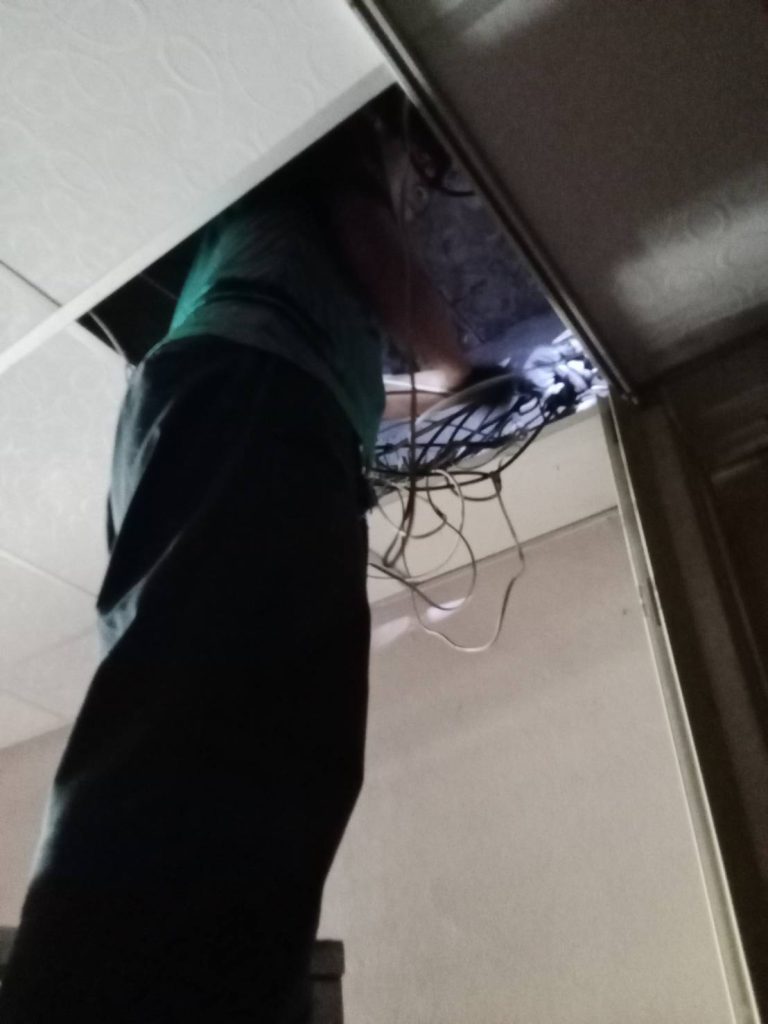 เปิดฝ้าเช็กสายไฟ