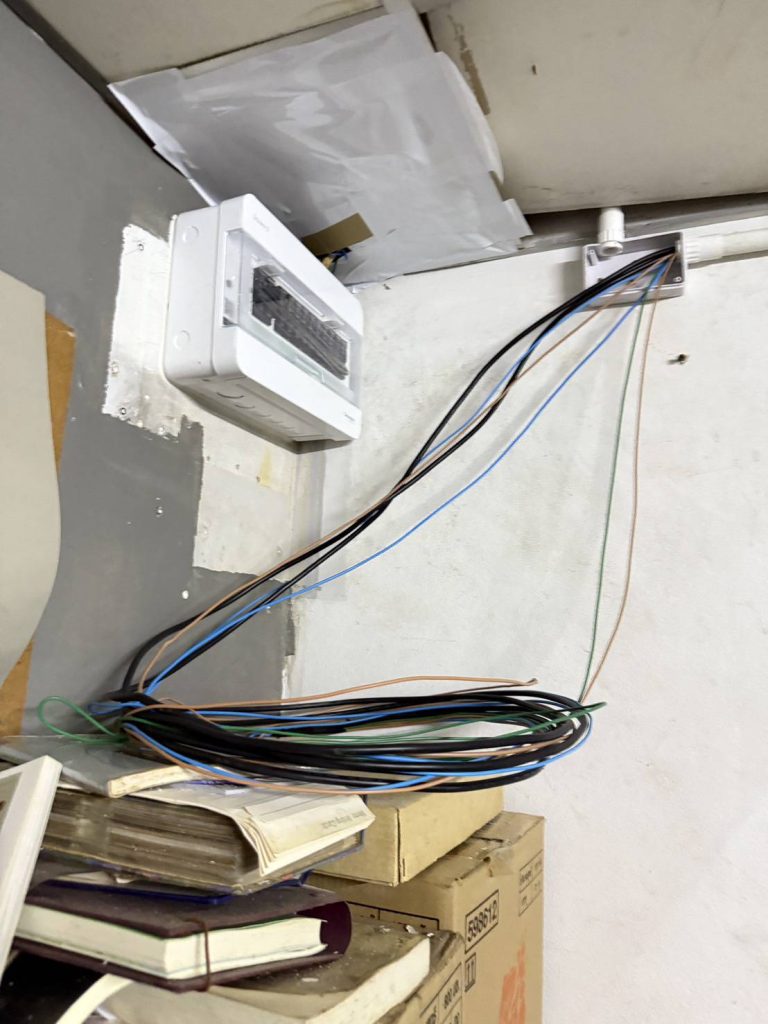 เดินท่อร้อยสายไฟ