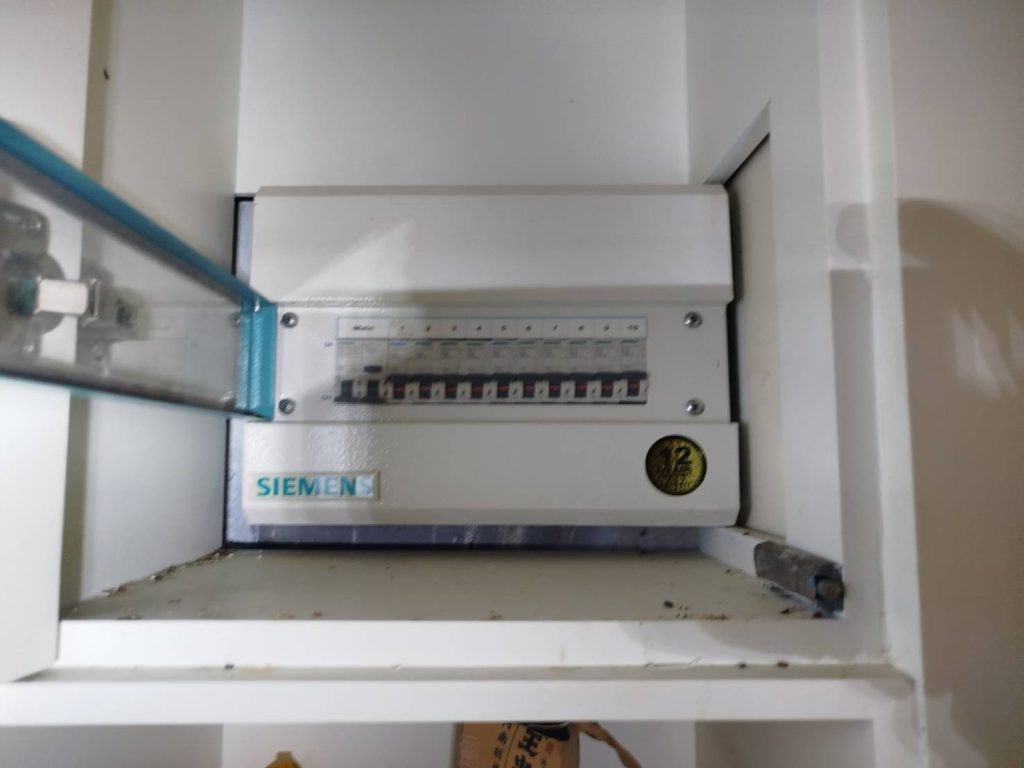 ตู้คอนซูมเมอร์