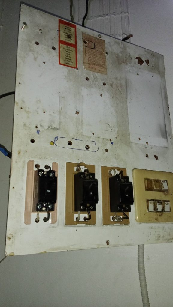 แผงควบคุมไฟฟ้า