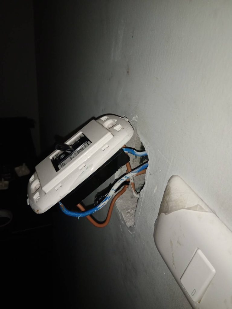 เช็กสายไฟ