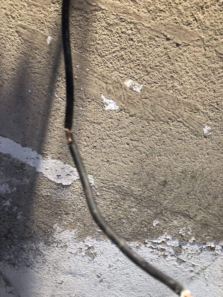 สายไฟชำรุด