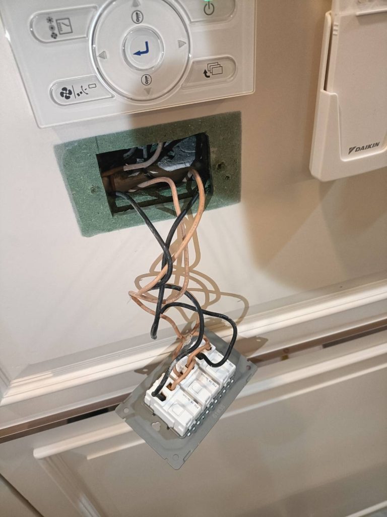 รื้อปลั๊กเช็กสาย