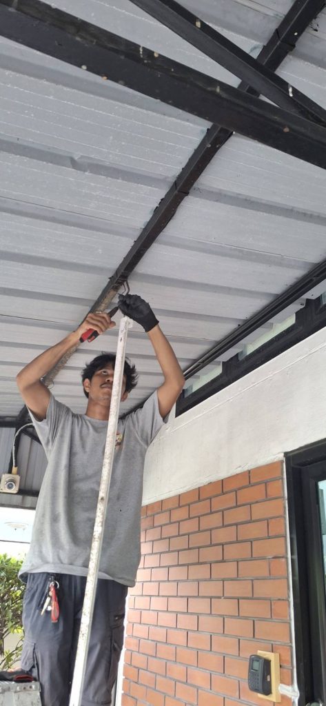 ตรวจเช็กรางหลอดไฟ