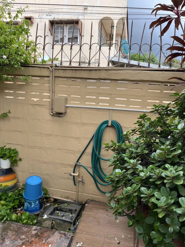 แนวท่อสายไฟและกล่องพักสาย