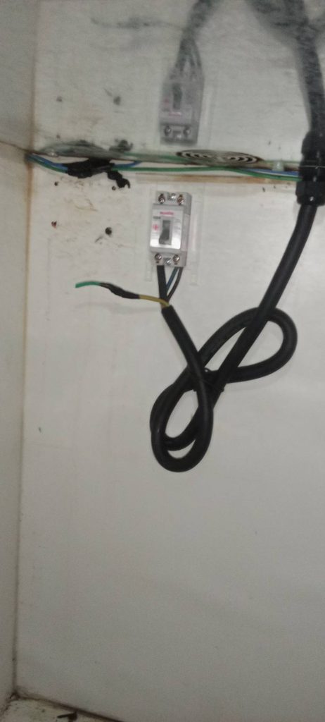 เบรกเกอร์