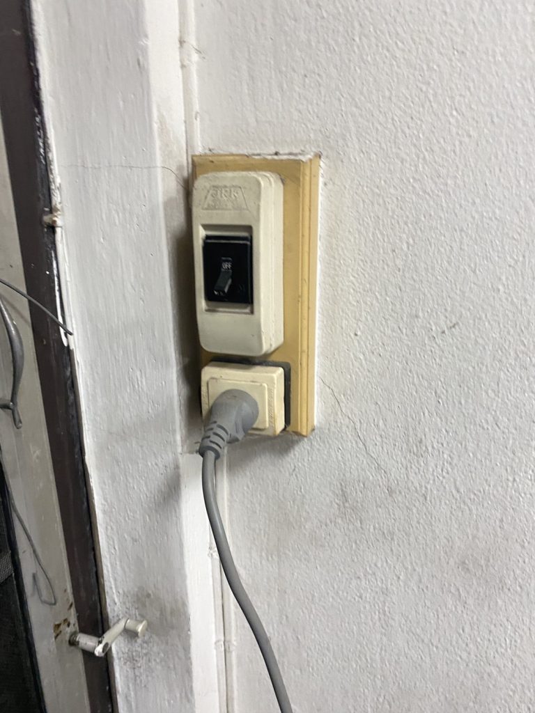 เบรกเกอร์