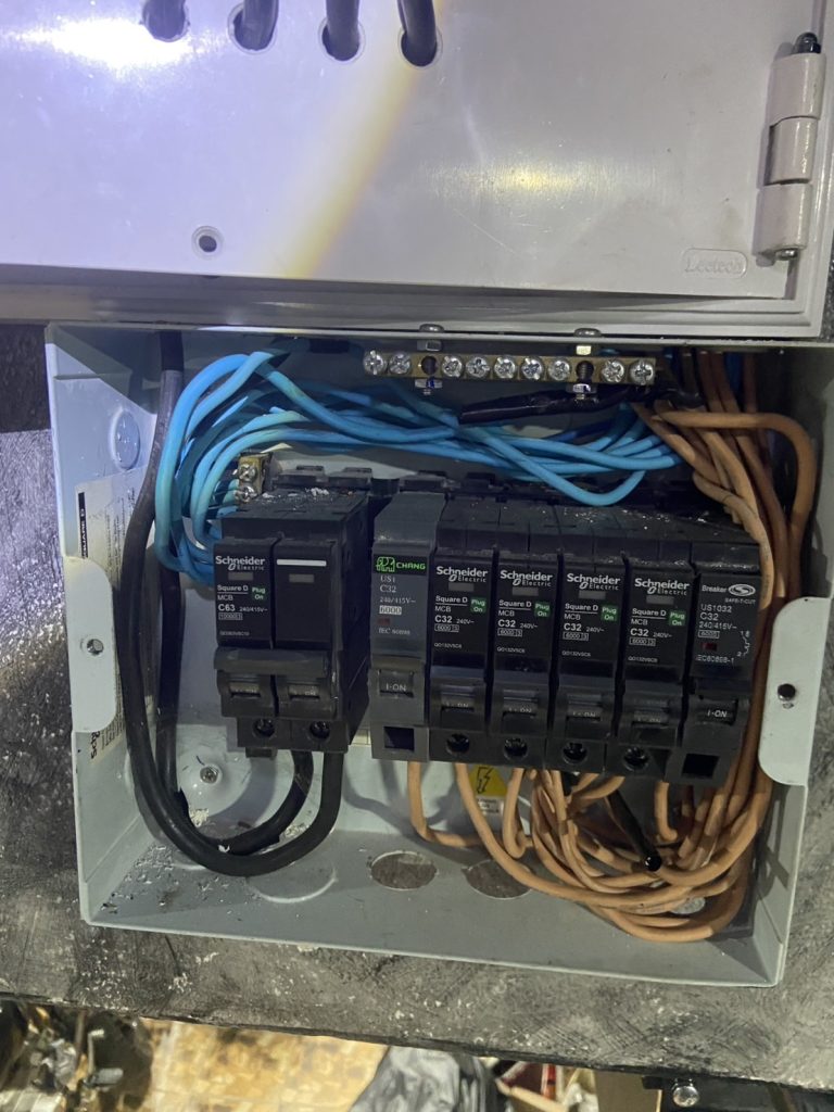 ตู้คอนซูมเมอร์