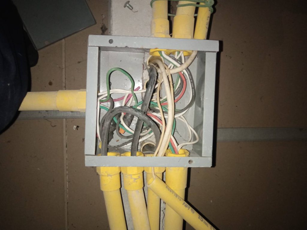 กล่องพักสายไฟ