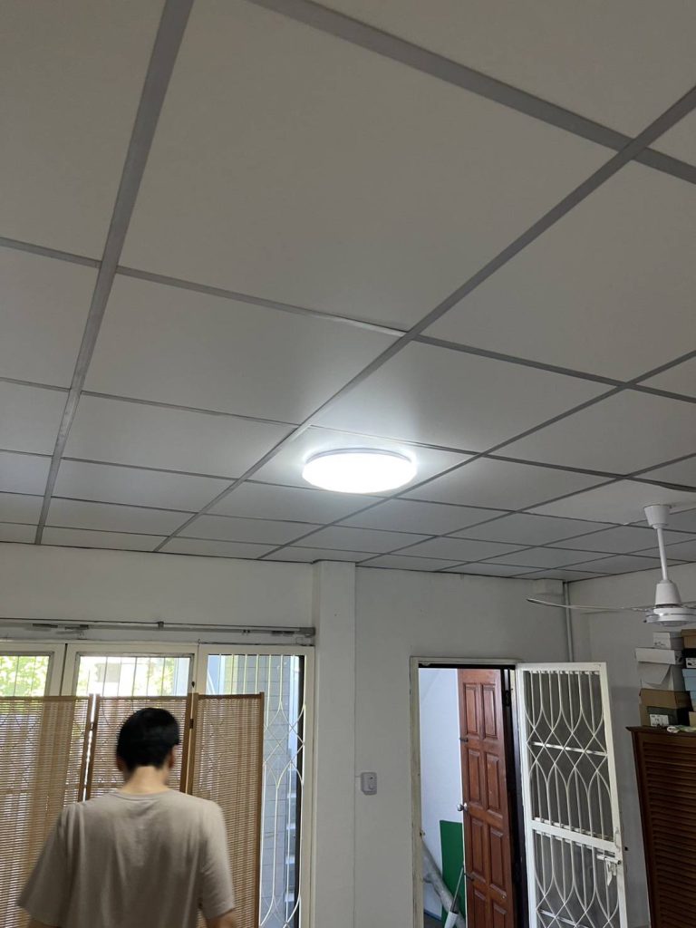 โคมไฟดาวน์ไลท์แบบติดลอย