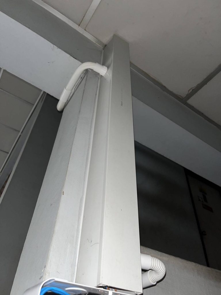 งานติดตั้งราง Wireway พร้อมเดินท่อ PVC เชื่อมต่อสายไฟฟ้า