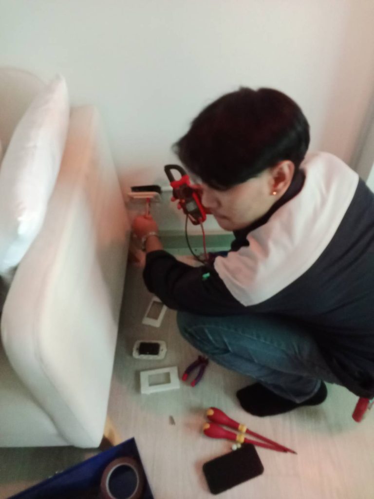 เช็กปลั๊กไฟ