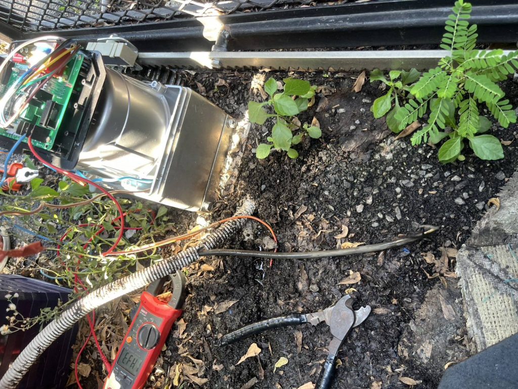 ตรวจเช็กสายไฟมอเตอร์ประตูรีโมท