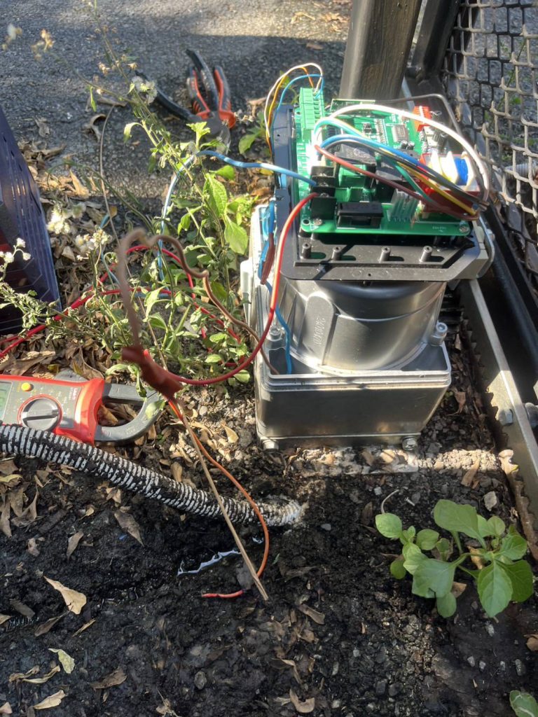 ตรวจเช็กสายไฟมอเตอร์ประตูรีโมท