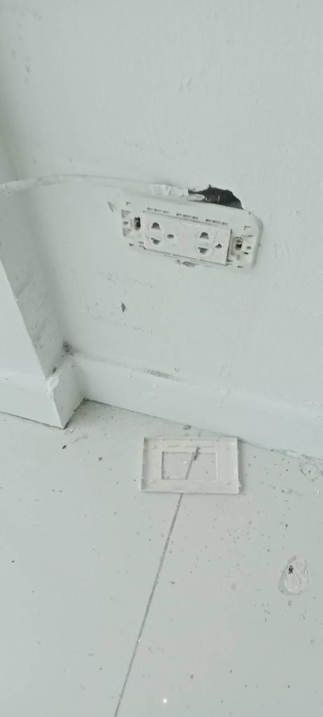 งานติดตั้งปลั๊กไฟ