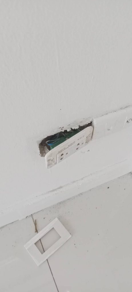 งานติดตั้งปลั๊กไฟ