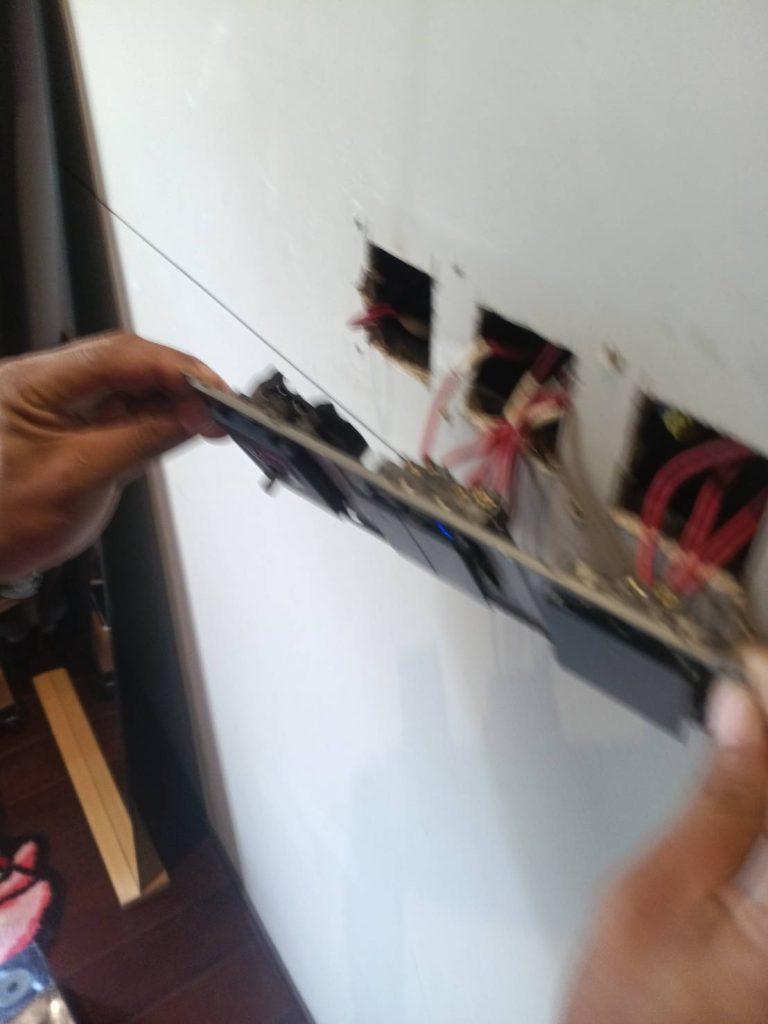 รื้อสวิตช์เช็กสายไฟ