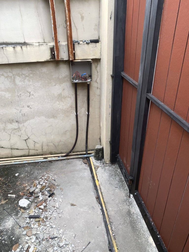 กรีดพื้นฝังท่อสายไฟ