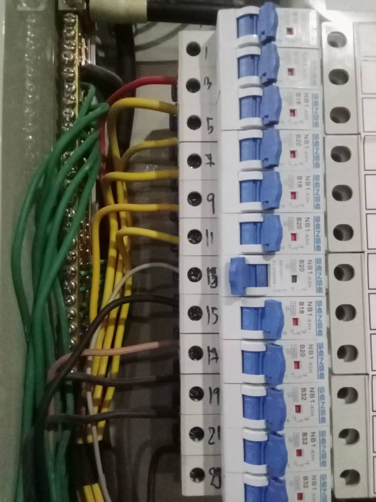 เบรกเกอร์