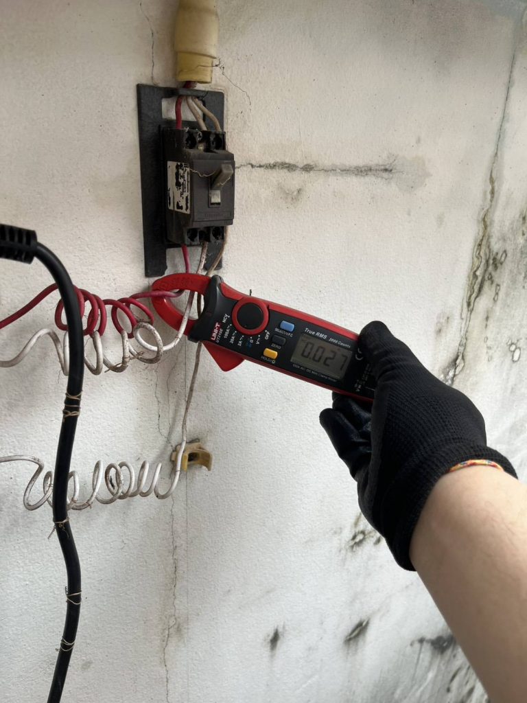 ตรวจสอบการจ่ายไฟของเบรกเกอร์ (Circuit Breaker)