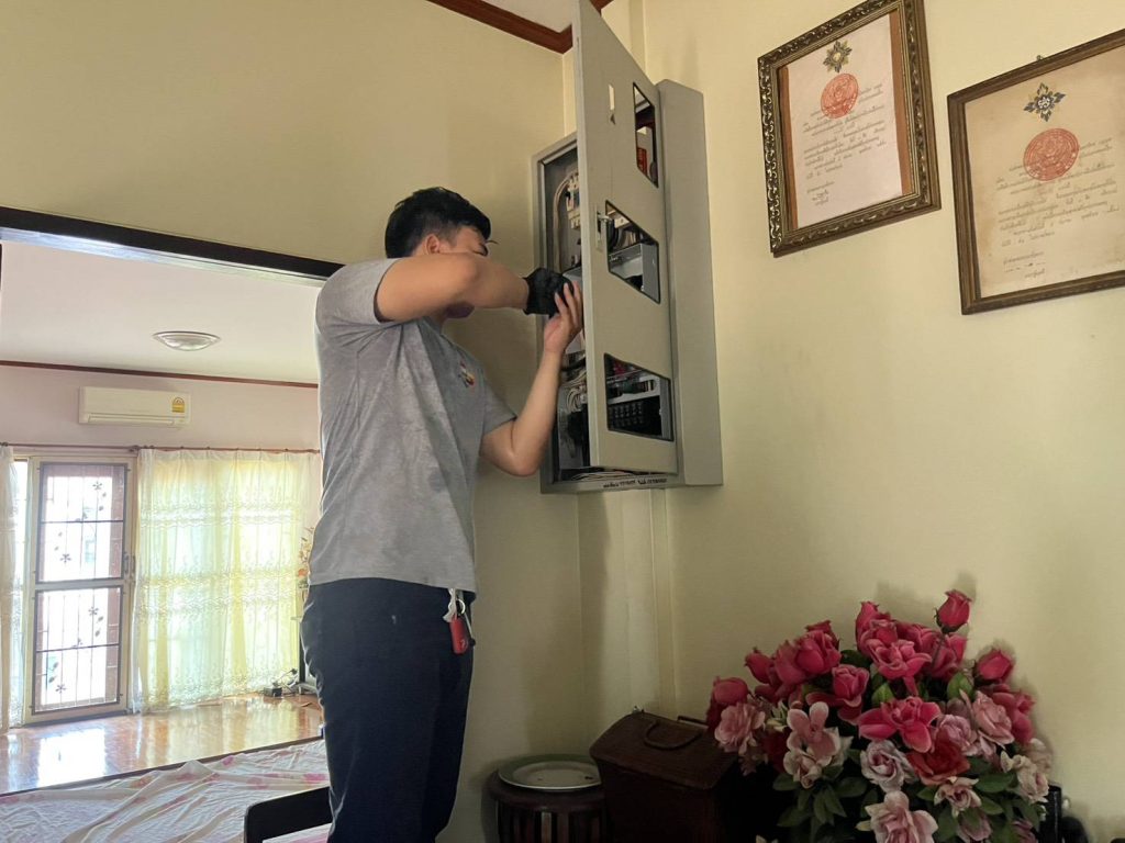 ตรวจสอบการใช้งานของตู้เบรกเกอร์
