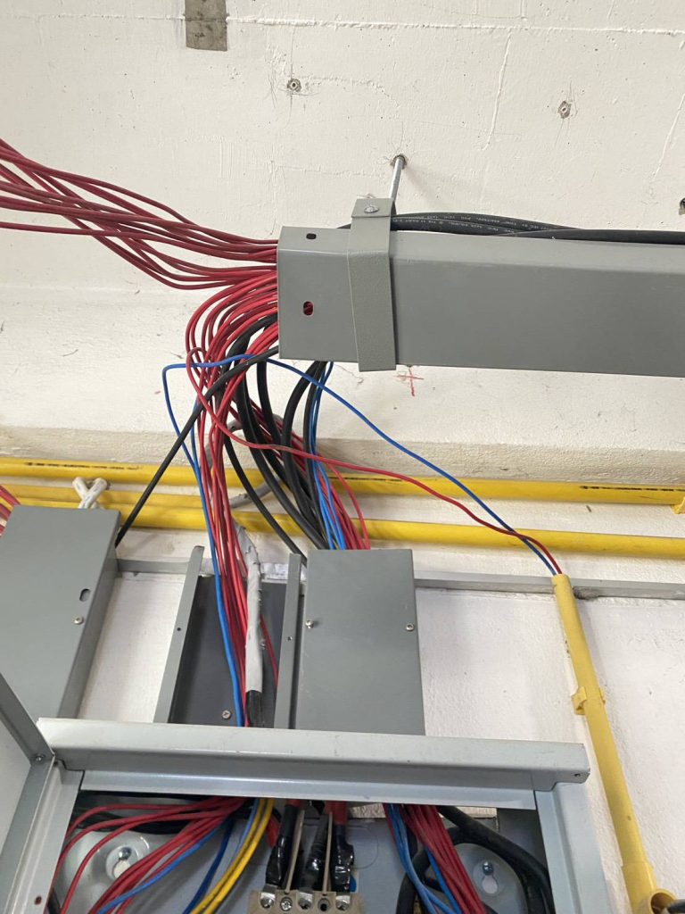 สายไฟเข้าตู้โหลด