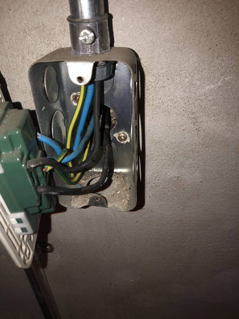 รื่อปลั๊กเช็กสายไฟ