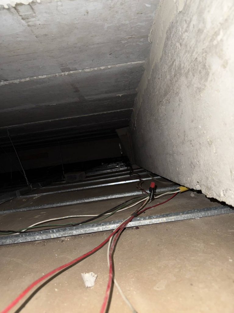 แนวสายไฟบนฝ้า