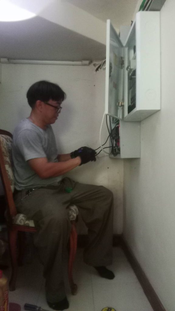 ซ่อมไฟหน้าตู้