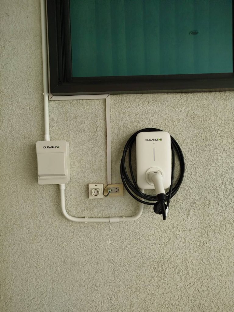 เครื่องชาร์จรถยนต์ไฟฟ้า (EV Charger)