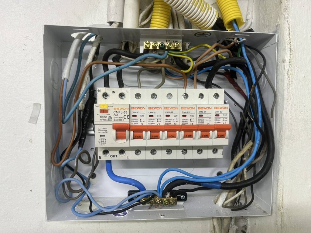 ตู้คอนซูมเมอร์